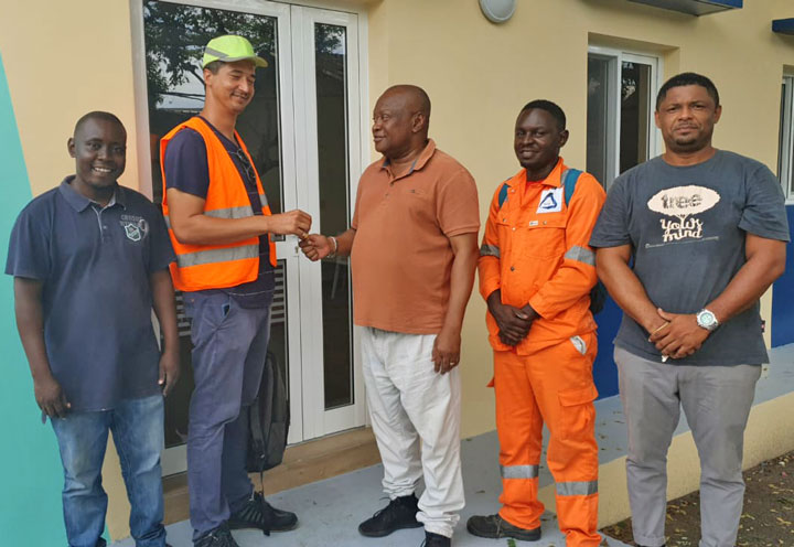 Remise des clés de la cafétéria au Directeur Général du CSP POG par la société BATITEC