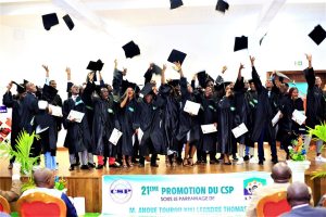 Photo de la cérémonie de remise de certificat de la promotion 2023-2024 du CSP POG